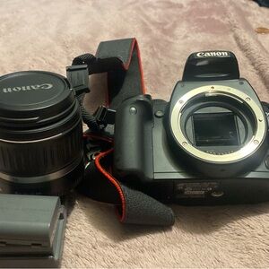 Canon Black Camera Body and Lens Kit